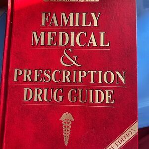 Family Medical and Prescription Drug Guide by Consumer Guide Editors (Hardcover)